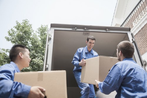 Local removals support for flat moves in Tulse Hill