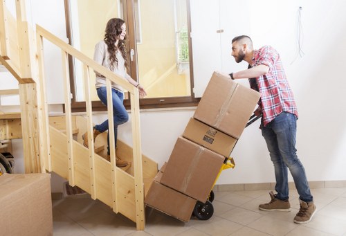 Unpacking support setting up a new home interior in South London